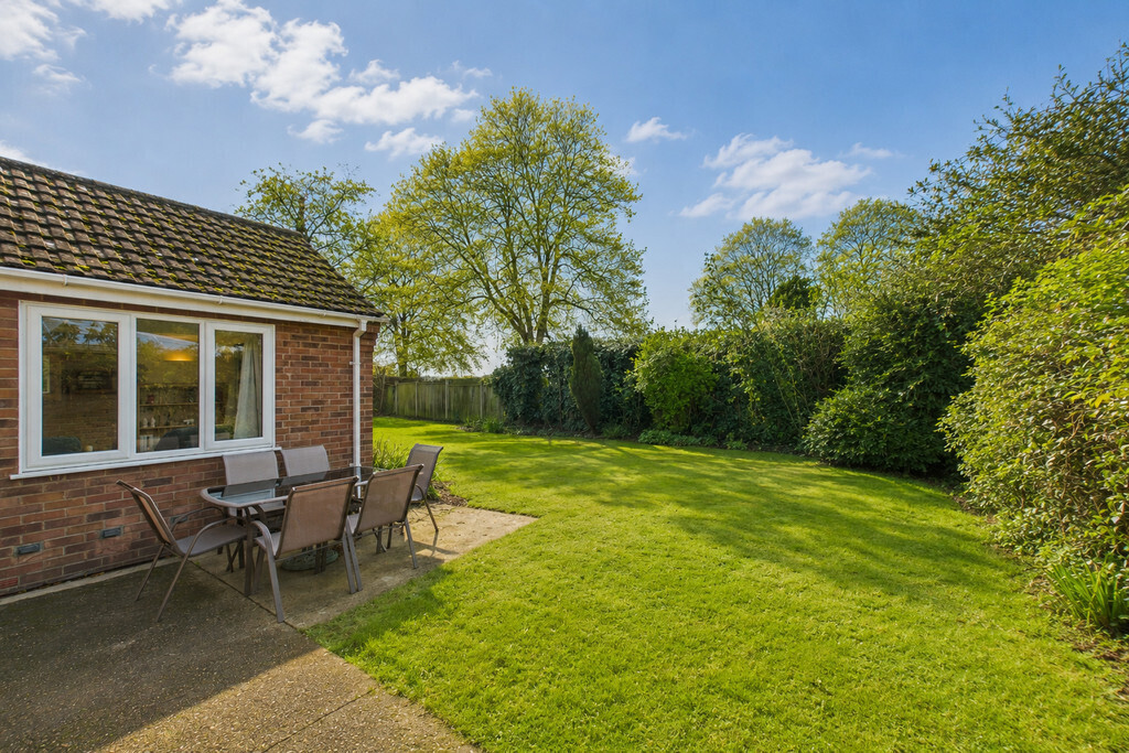 Green Road, Hales Image 26