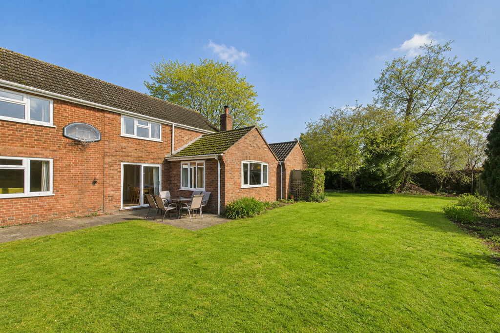 Green Road, Hales Image 28