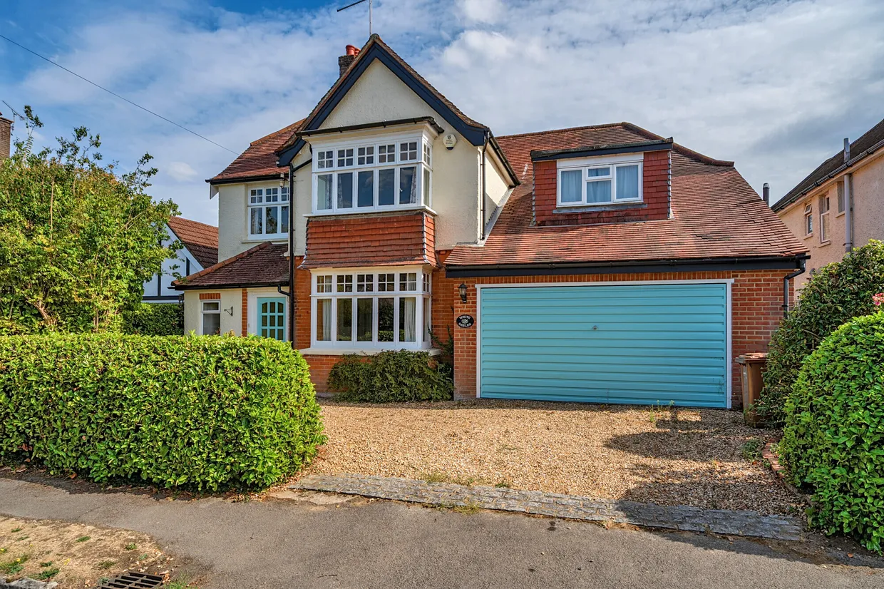 York Road, Farnham, GU9 photo 1