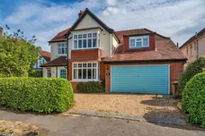 York Road, Farnham, GU9 photo 1
