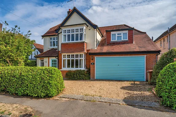 York Road, Farnham, GU9