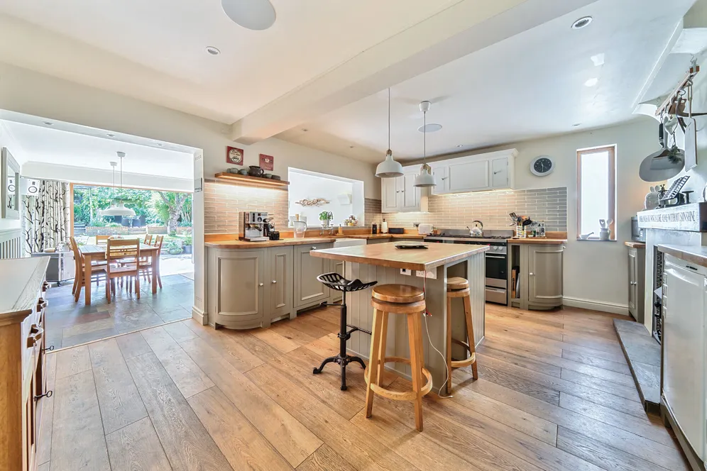 Grove Road, Hindhead, GU26 photo 2