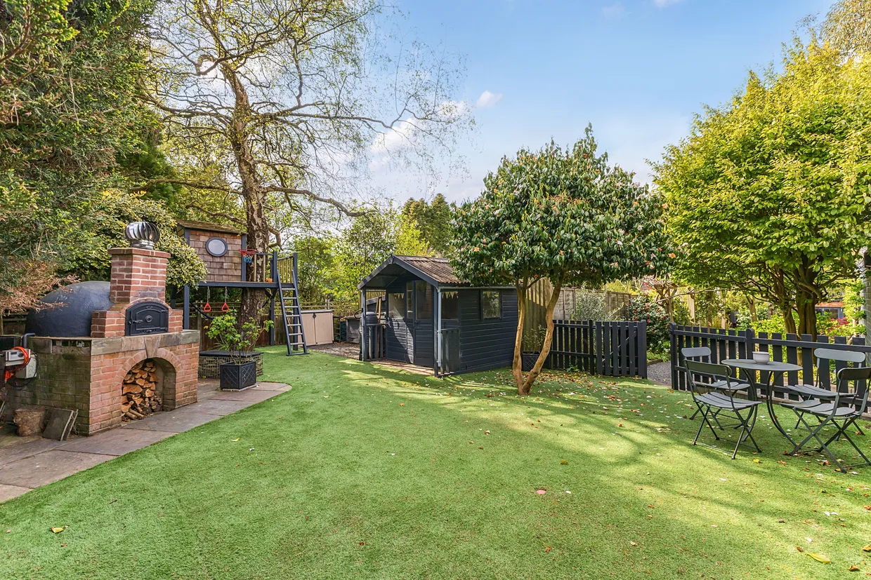 Grove Road, Hindhead, GU26 photo 18