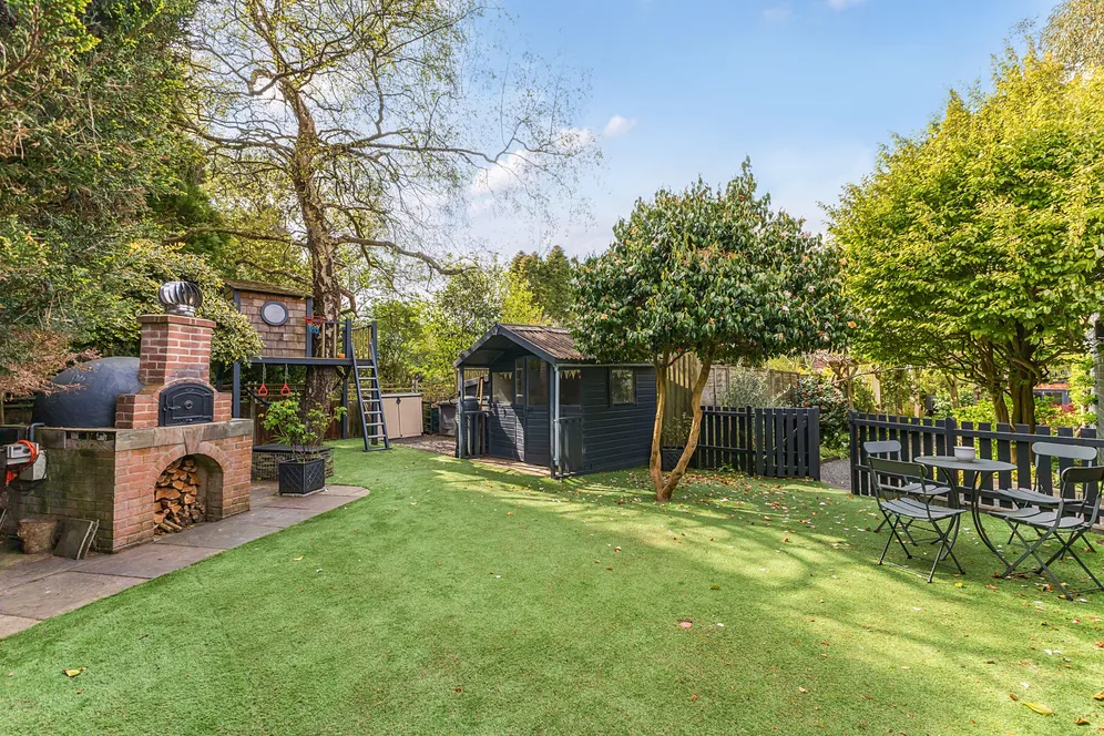 Grove Road, Hindhead, GU26 photo 18