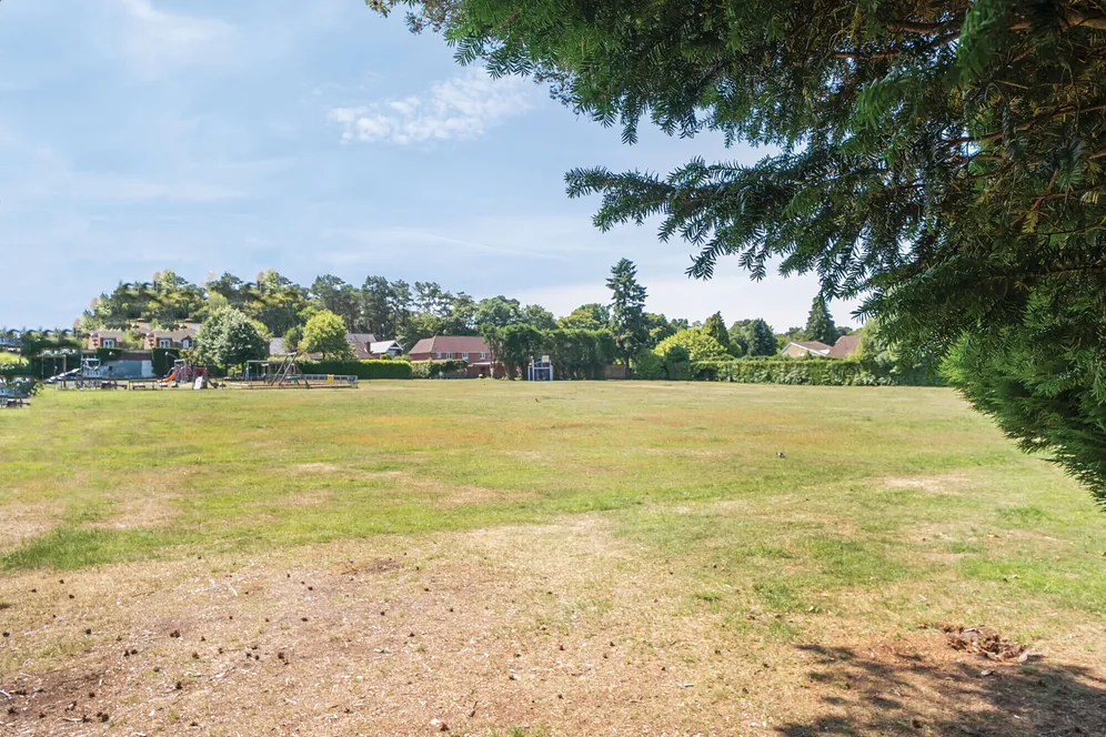 Grove Road, Hindhead, GU26 photo 23
