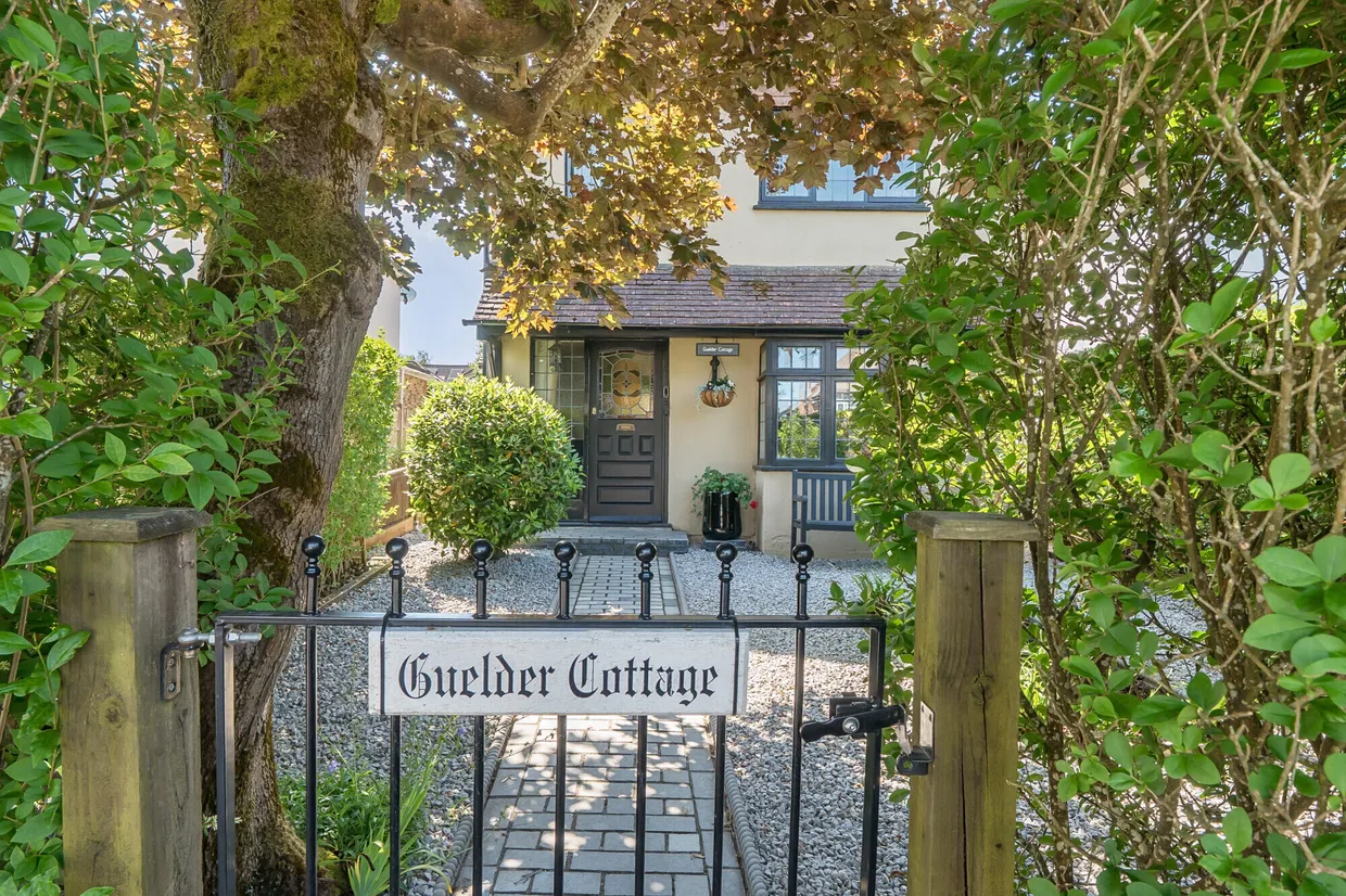 Grove Road, Hindhead, GU26 photo 25