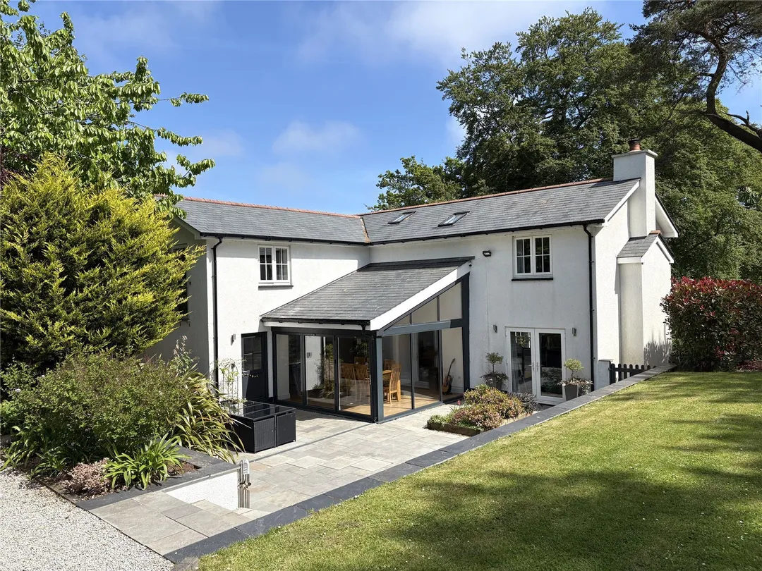 https://mr0.homeflow-assets.co.uk/files/photo/image/48505/5143/_x_/TOP180303_15.jpg