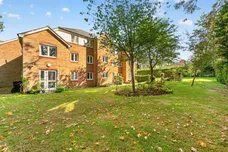 Epsom Road, Epsom
