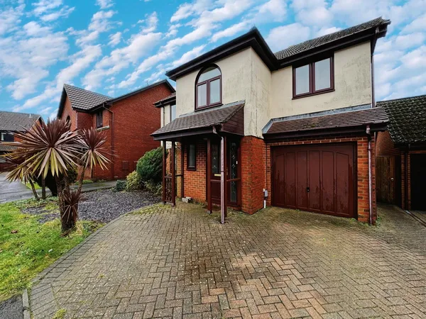 Pershore Close, Locks Heath