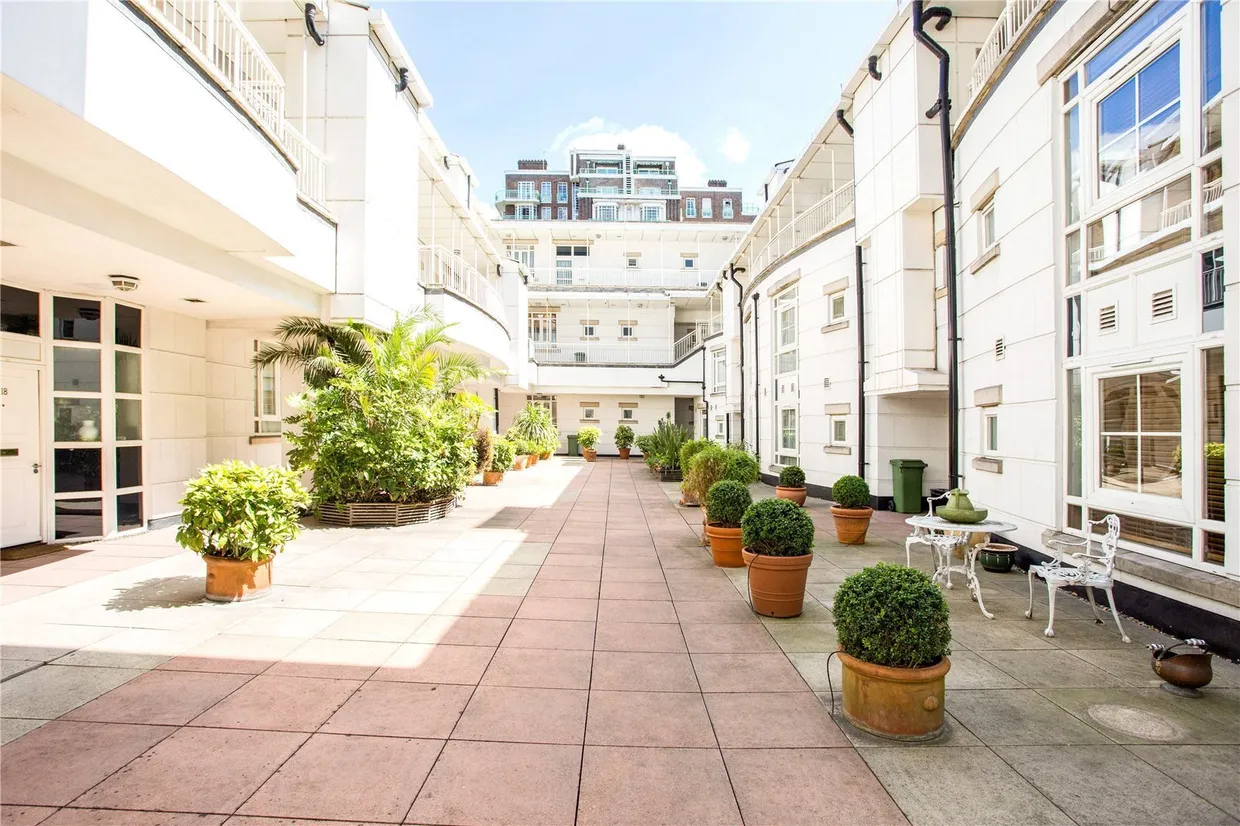 Marylebone Road, London, NW1 photo 11