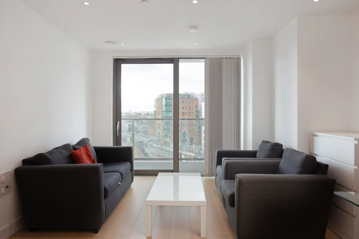 East Ferry Road, E14 photo 1
