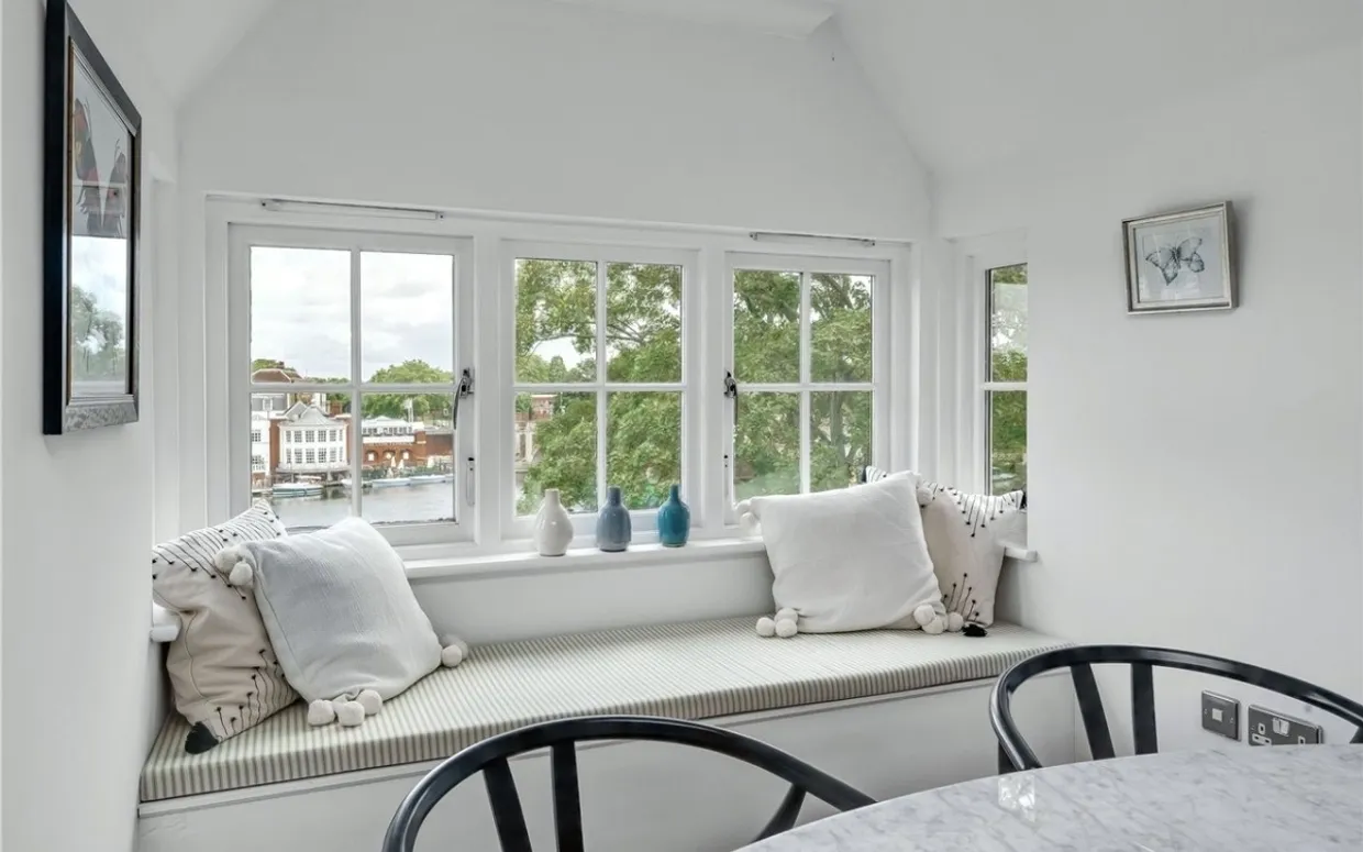 Bridge Road, East Molesey KT8 photo 2