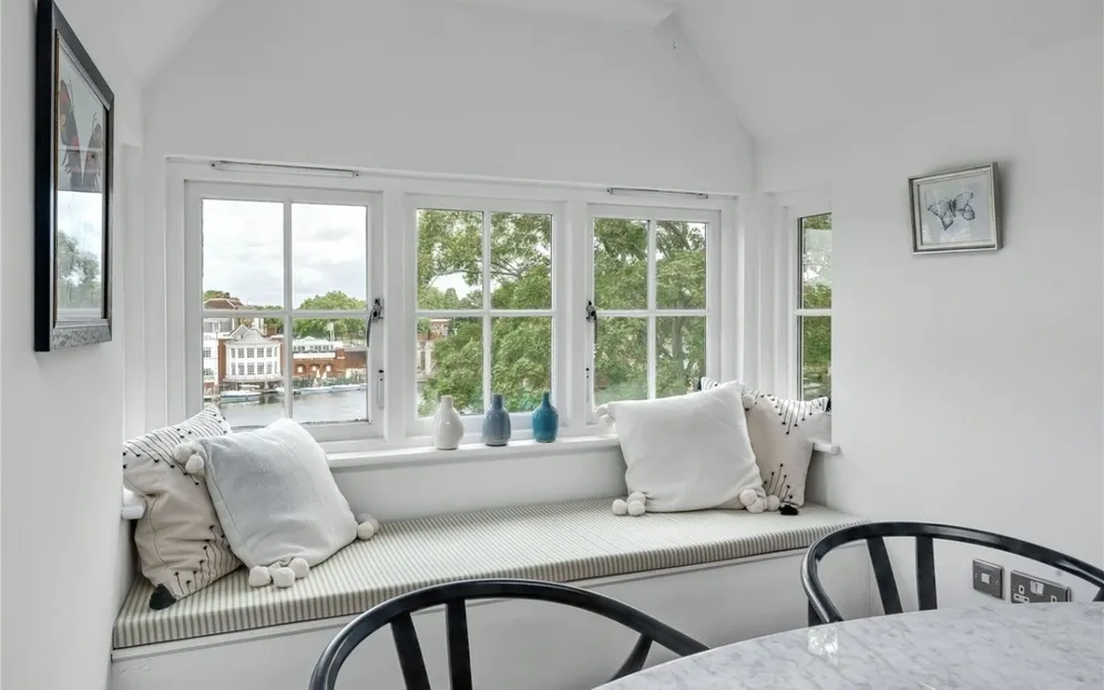 Bridge Road, East Molesey KT8 photo 2
