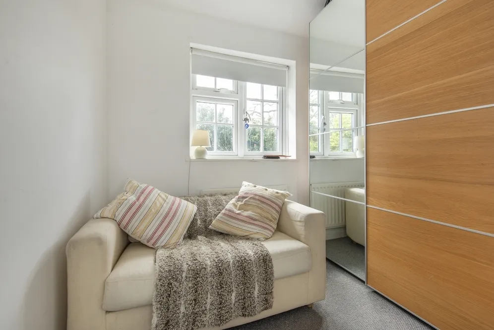 Greenstead Gardens London SW15 photo 11