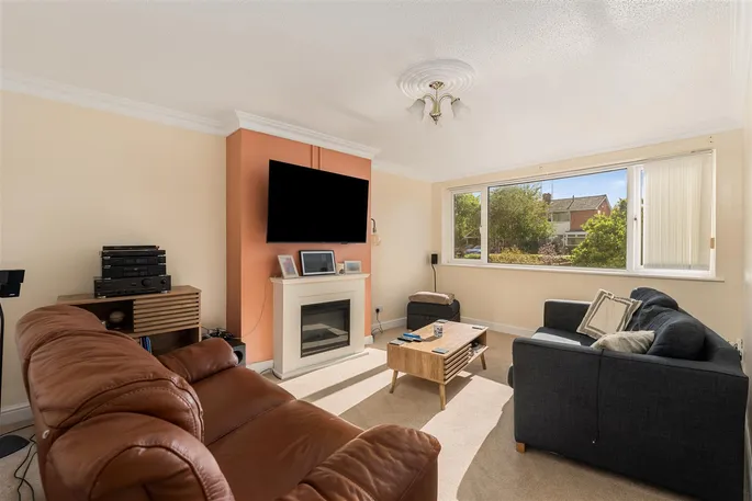 Property carousel image 3