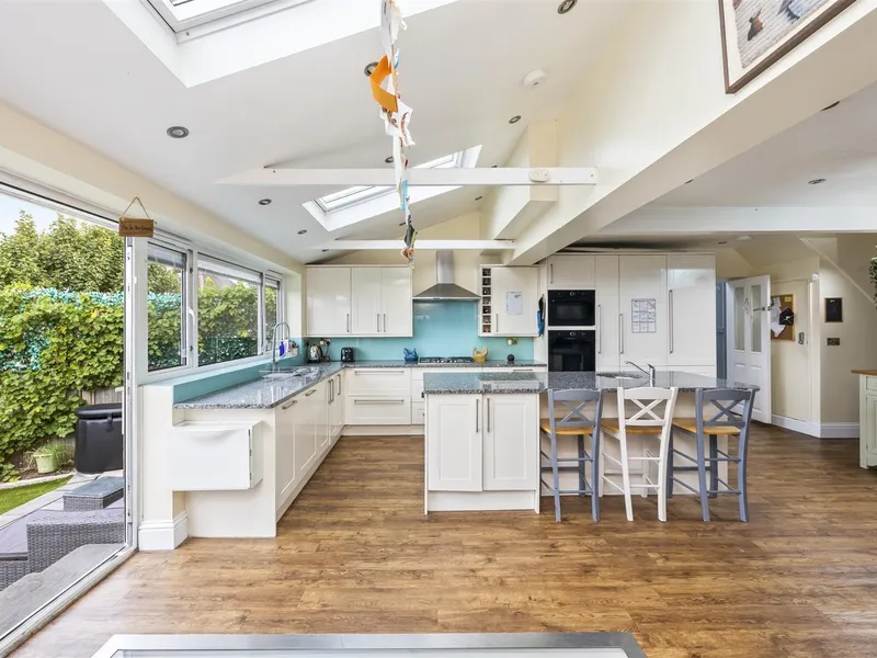 Property thumbnail 2 out of 3