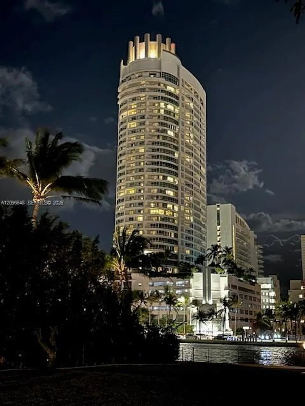 4391 Collins Ave, Miami Beach, FL 33140
