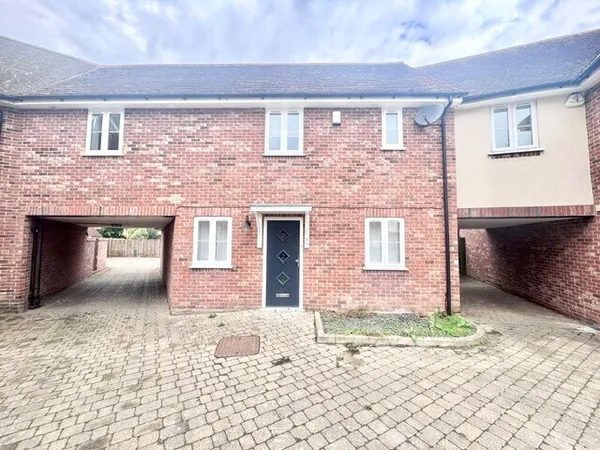 Longmead Avenue, Chelmsford, CM2 7EY
