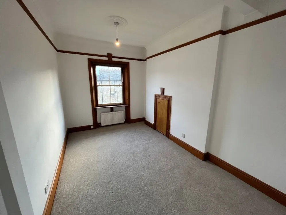 St James Road KT6 photo 5
