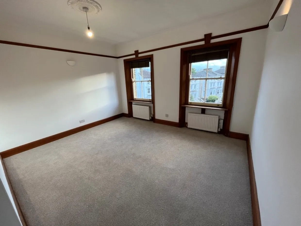 St James Road KT6 photo 6