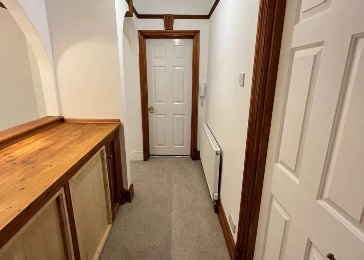 St James Road KT6 photo 9