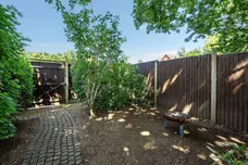 Border Road Haslemere GU27 photo 10