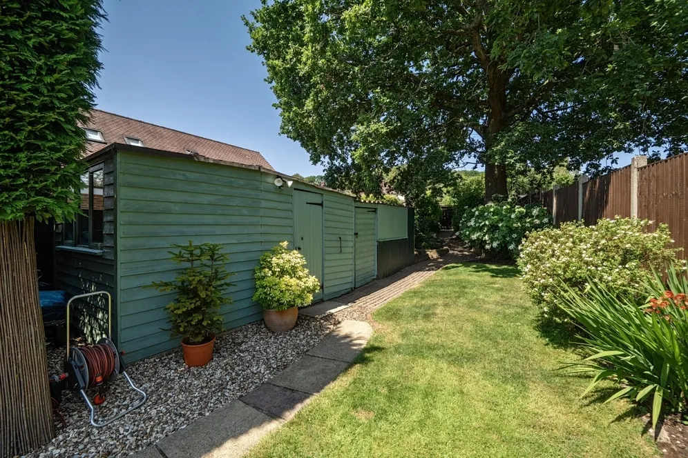 Border Road Haslemere GU27 photo 11