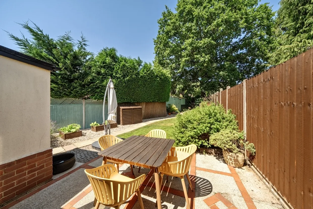 Border Road Haslemere GU27 photo 13