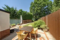 Border Road Haslemere GU27 photo 13