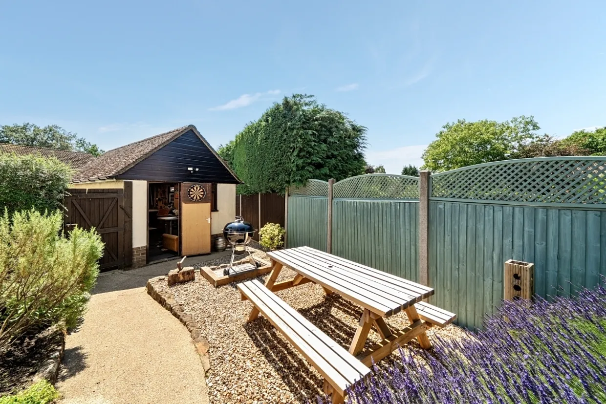 Border Road Haslemere GU27 photo 14