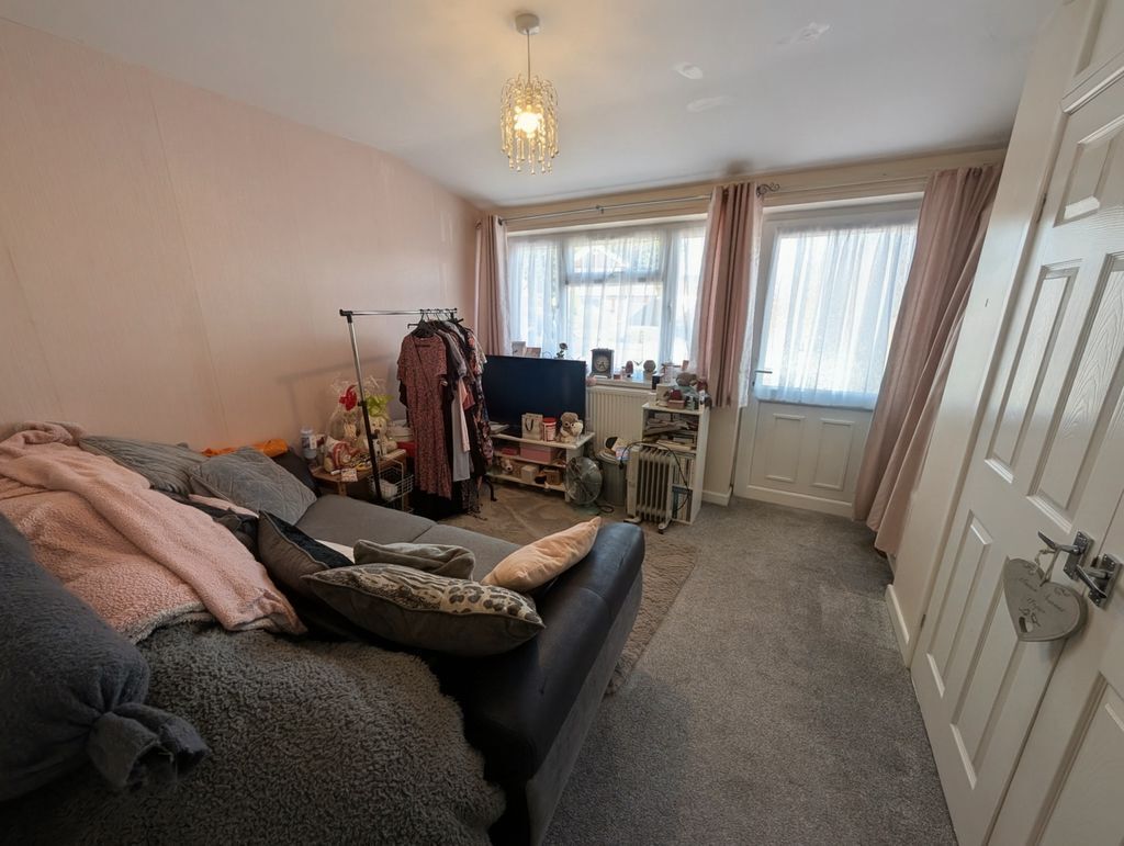Waltham Crescent, Nuneaton Image 11
