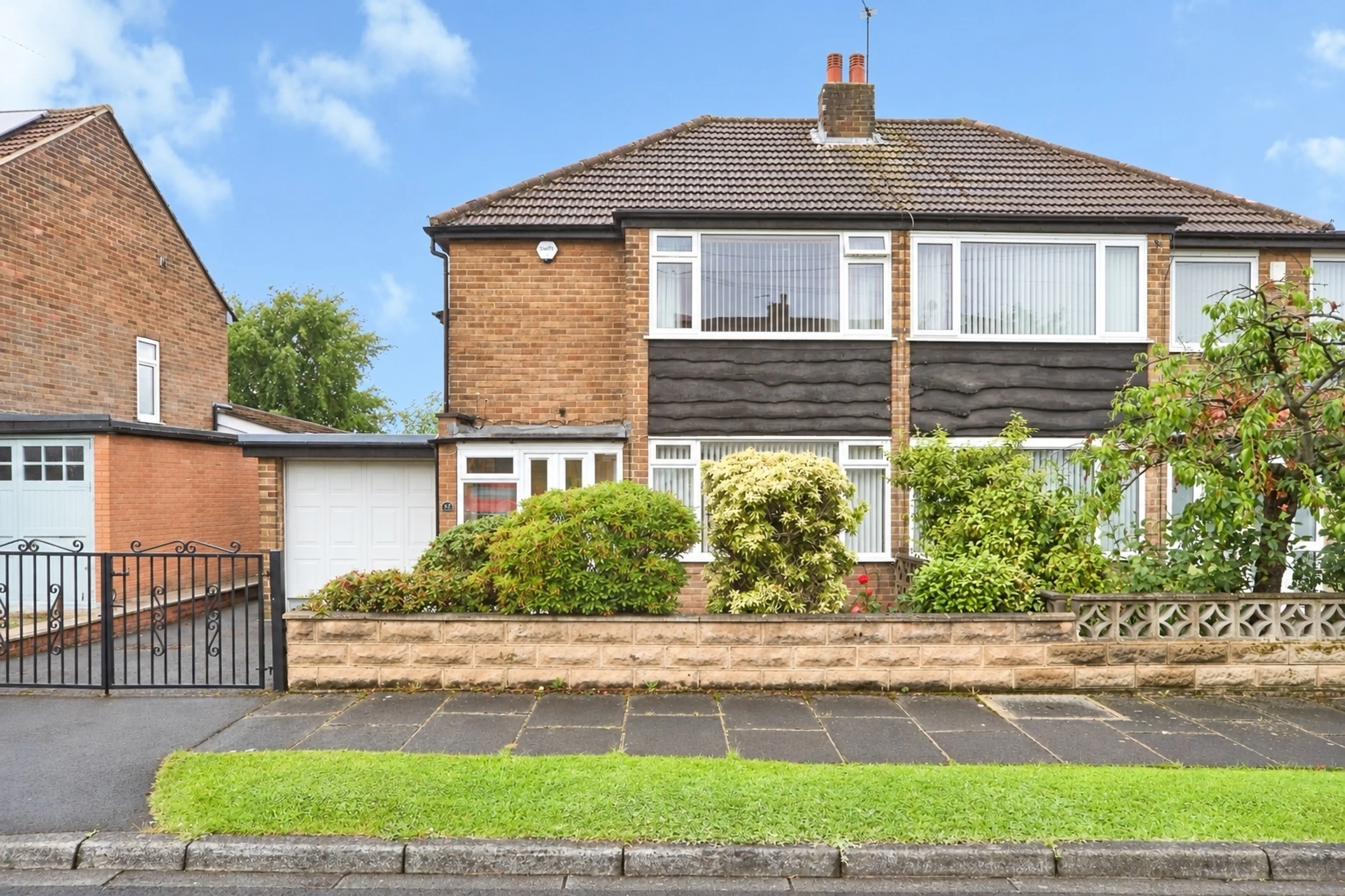Property at Lynnwood Gardens, Pudsey