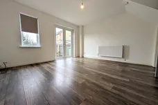 Clos Y Dolydd, Beddau, PONTYPRIDD