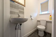 Clos Y Dolydd, Beddau, PONTYPRIDD