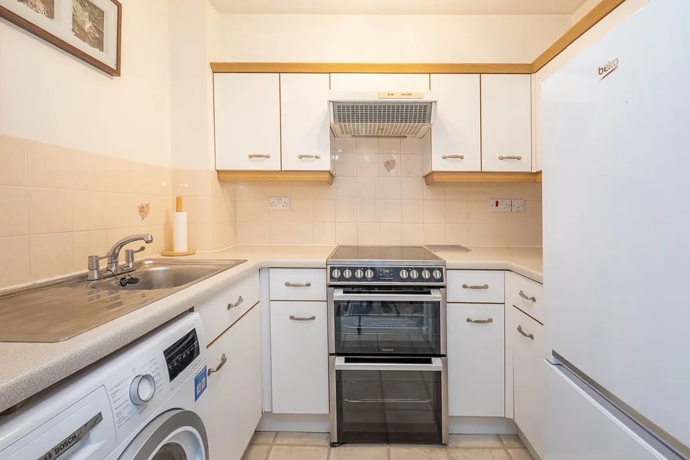 Barnfield Close, London, SW17 photo 5