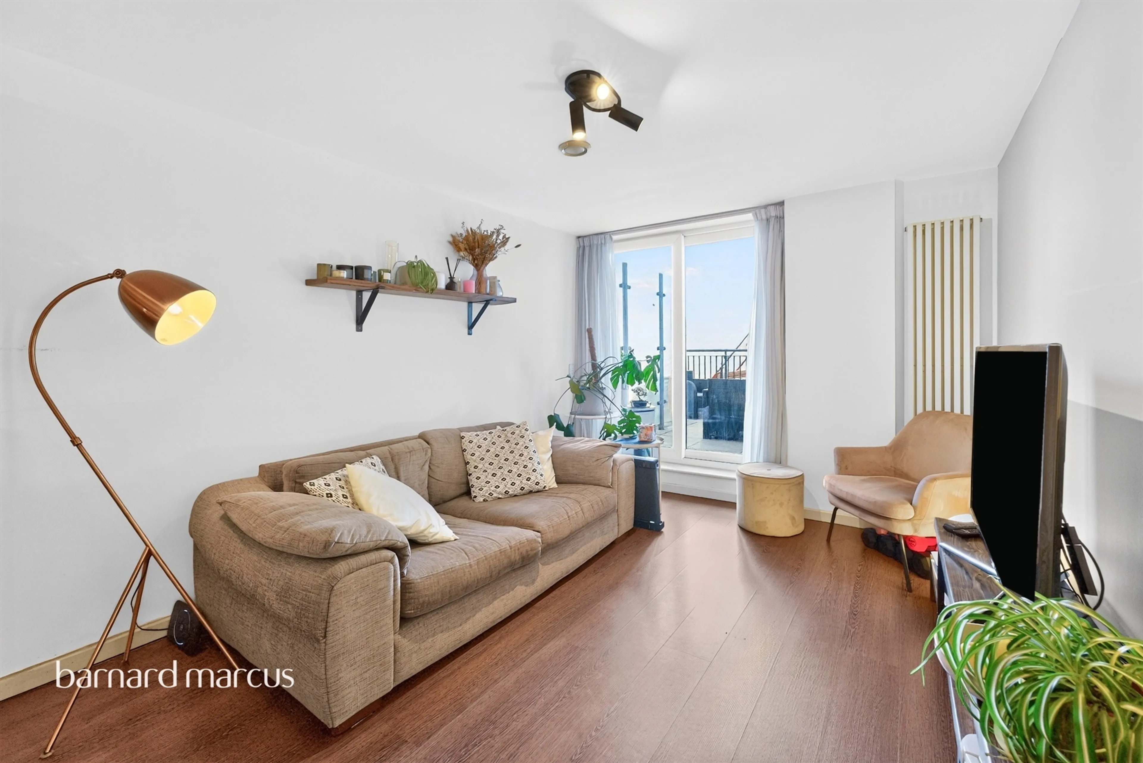 Property at Lankaster Gardens, London