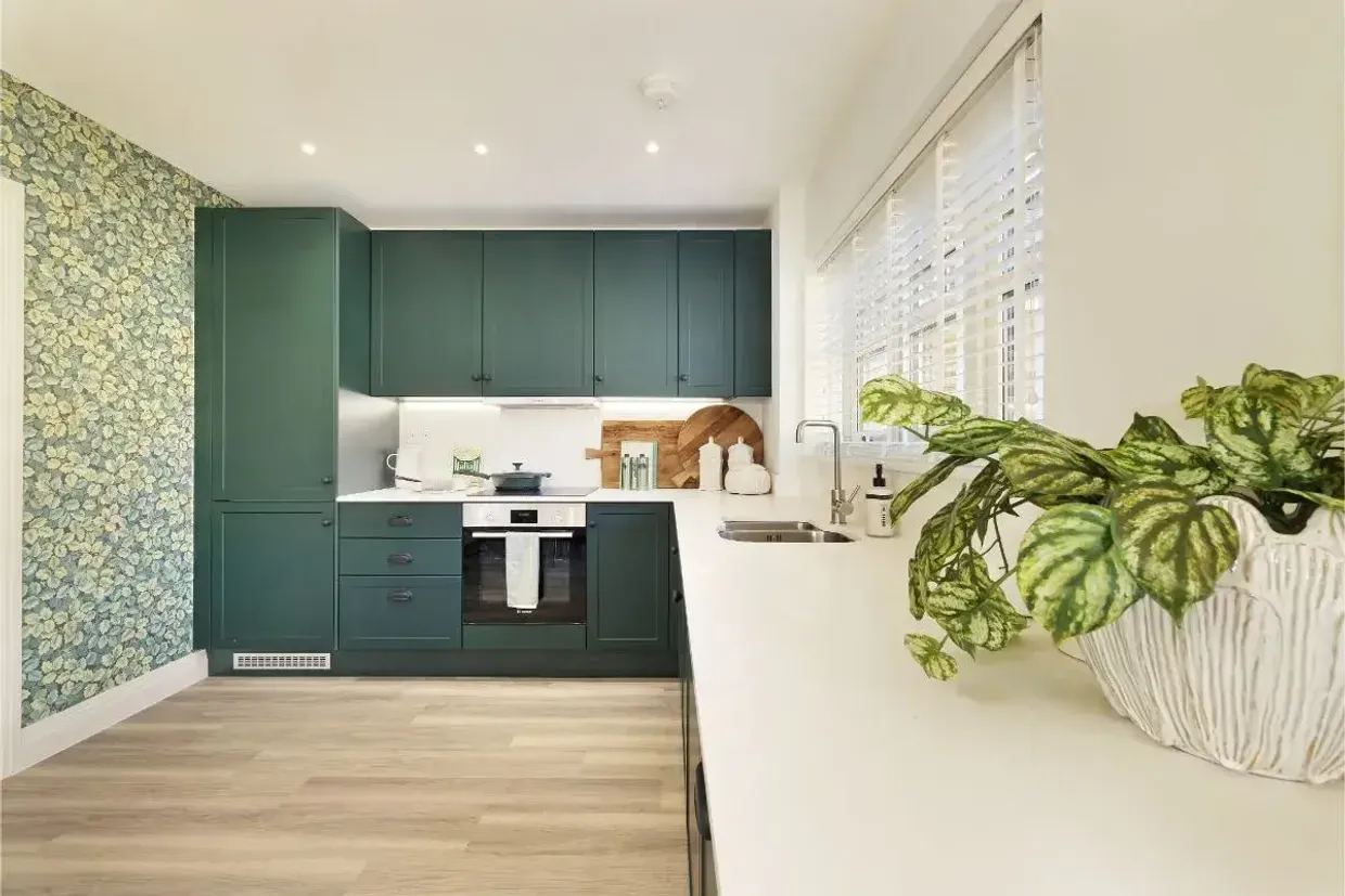 Headley Chase, Epsom, KT18 photo 2