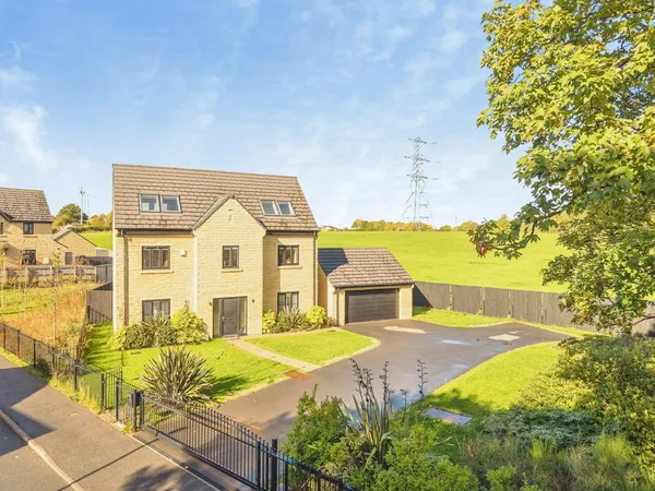 Kensington Way, Gomersal, Cleckheaton...