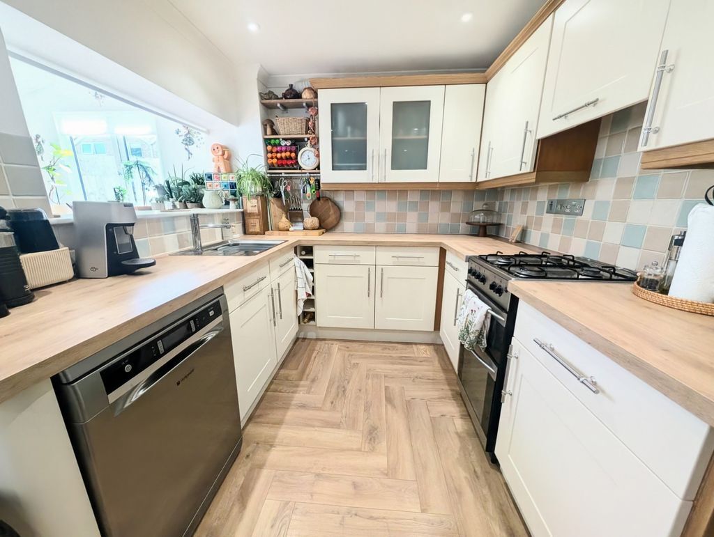 Norfolk Crescent , Nuneaton Image 4