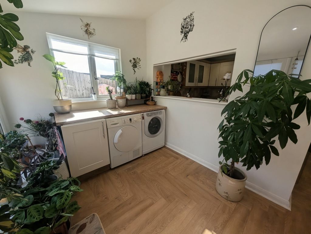 Norfolk Crescent , Nuneaton Image 6