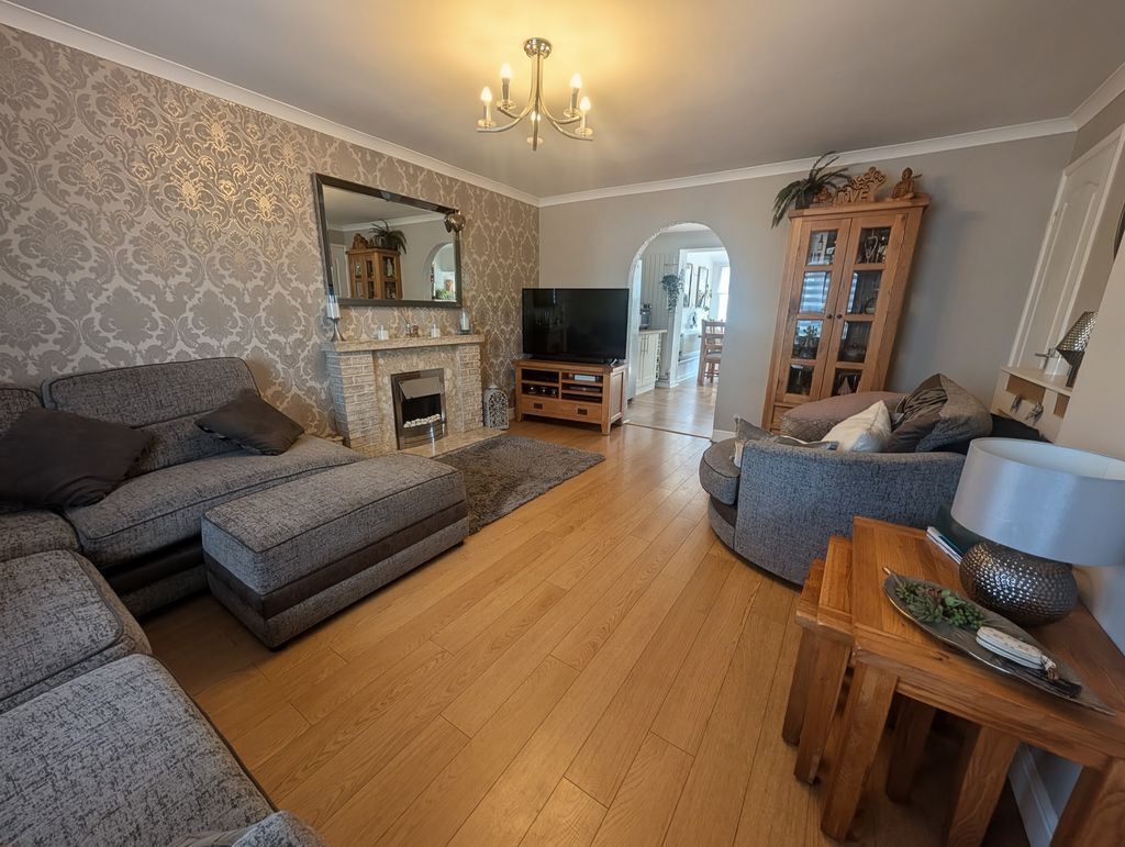 Norfolk Crescent , Nuneaton Image 7