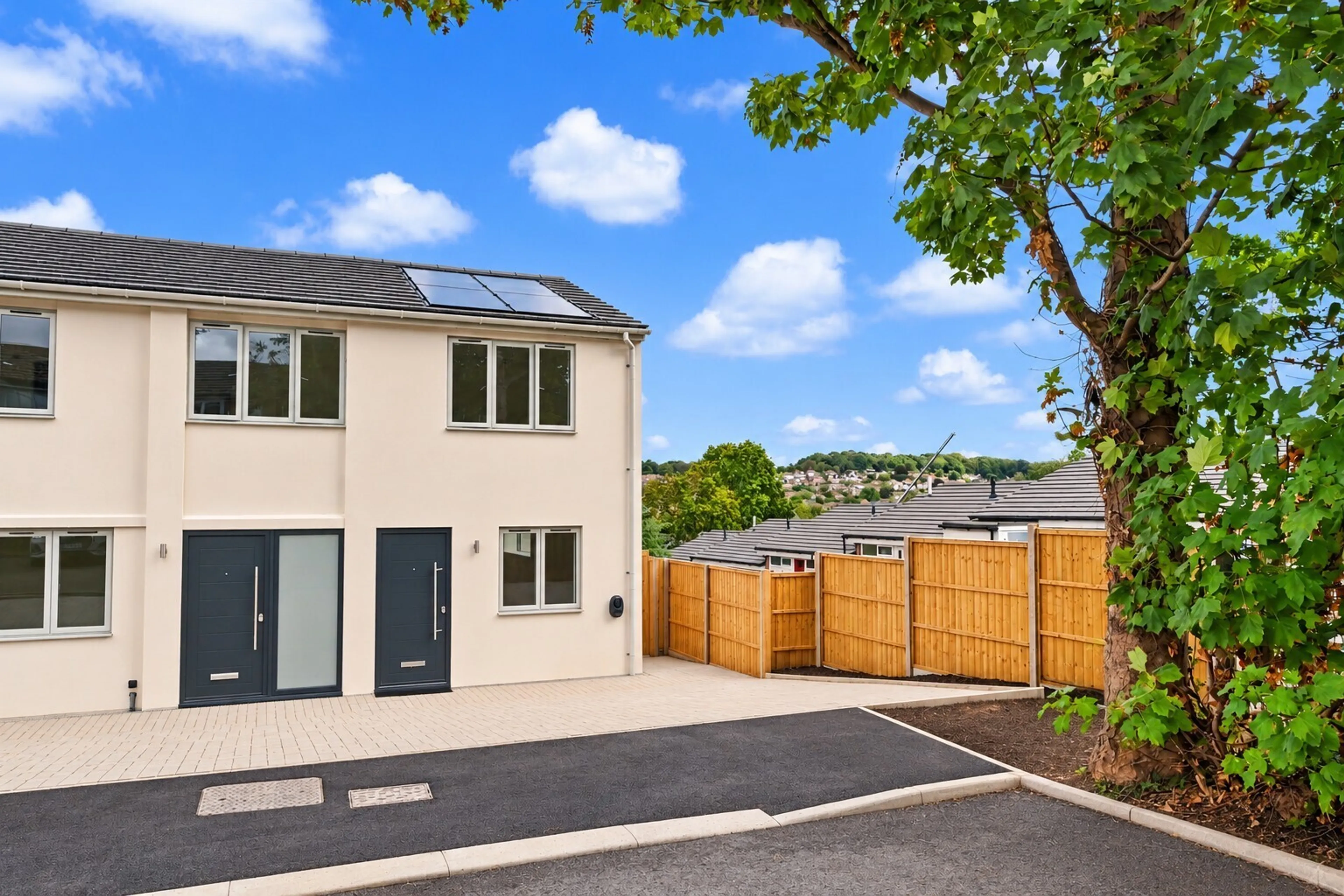 Property at Coombe Gardens, Berkhamsted