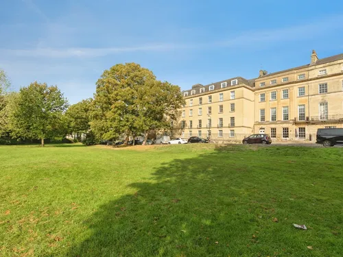 Nelson Place West, Bathphoto