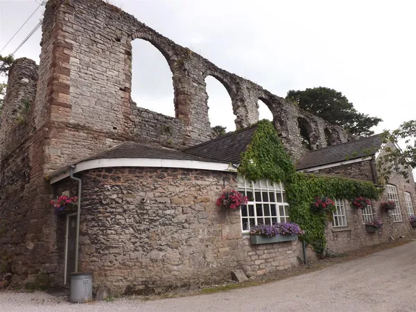 Fully furnished property, Denbigh