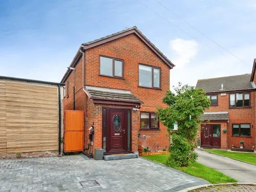 Wroxham Close, Helsby, Frodshamphoto
