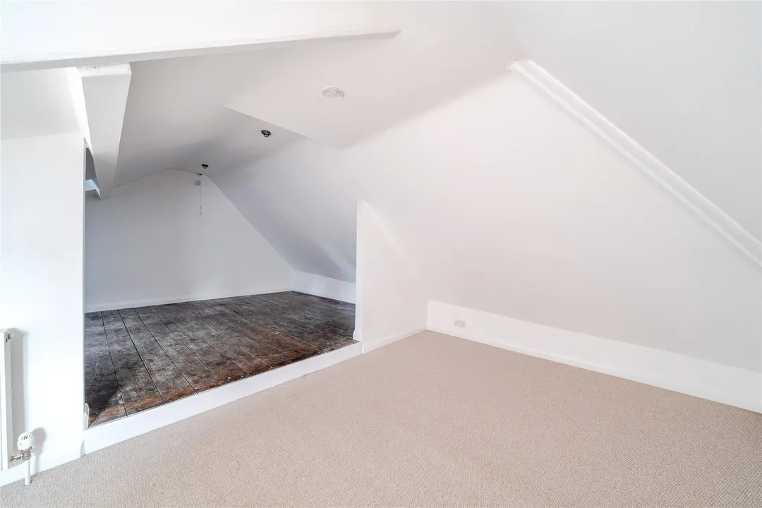 https://mr0.homeflow-assets.co.uk/files/photo/image/48536/6408/_x_/SOU220062_09.jpg