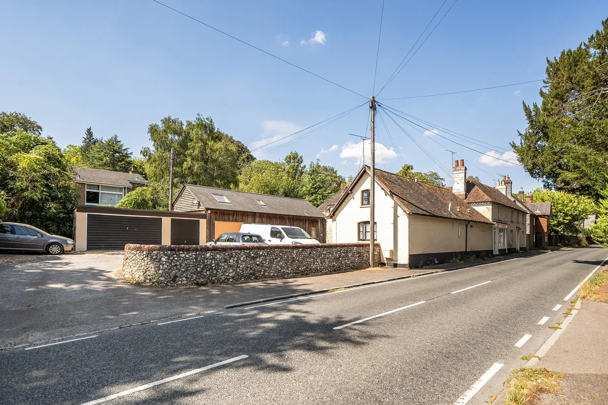 Main Road, Hursley, SO21 photo 1