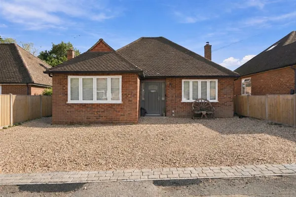 Katherine Close, Addlestone, KT15 photo 1