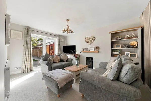 Katherine Close, Addlestone, KT15 photo 3