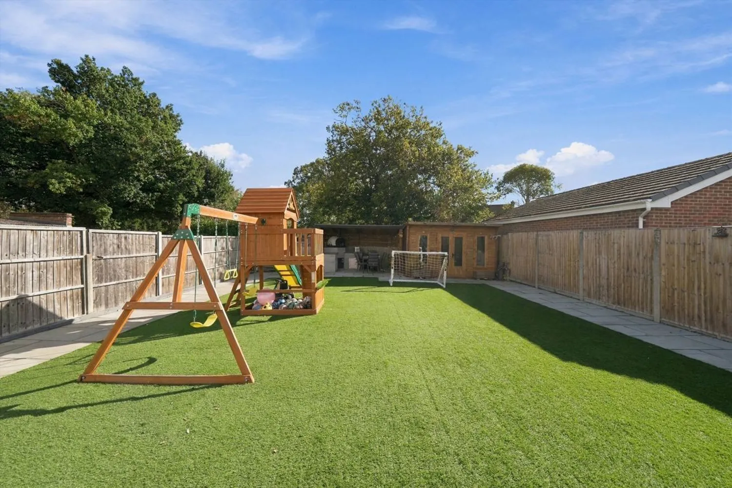 Katherine Close, Addlestone, KT15 photo 8